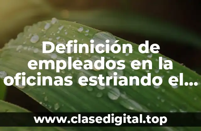 Definición de empleados en la oficinas estriando el brazo