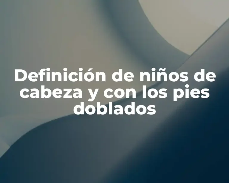 Definición de niños de cabeza y con los pies doblados